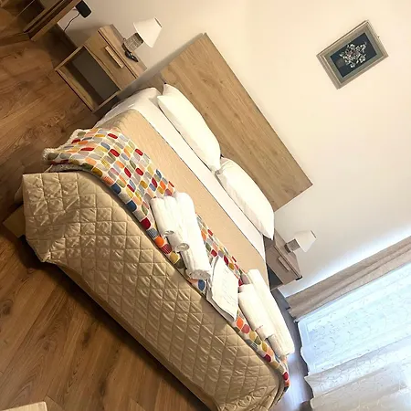 Juliet N - Guest house Verona